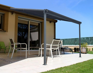 hliníková pergola LANITPLAST WALL 33 antracit + čirý PC LG2086